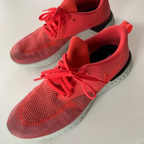 Nike Odyssey React 2 Flyknit Ember Glow Womens Size 9 EUC - Picture 2 of 5